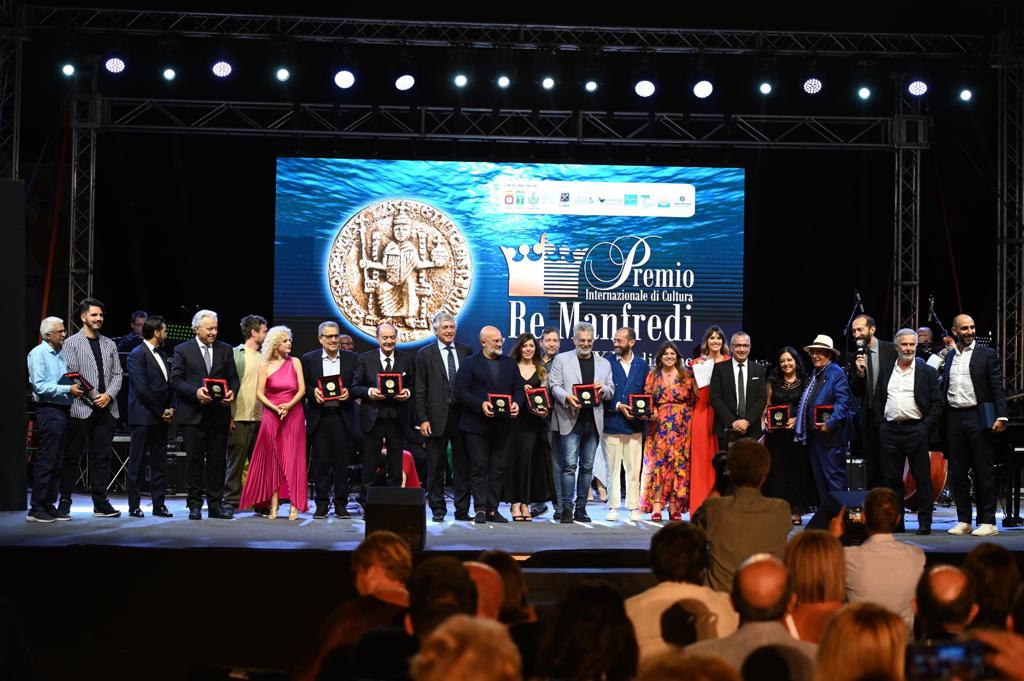 Il Festival delle Terre d’Acqua premia la Puglia che cambia e innova. Trionfo per Albano al Premio Re Manfredi